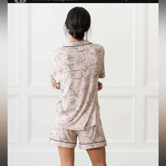 NWOT Cozy Earth Pajama Set - Picture 2 of 9